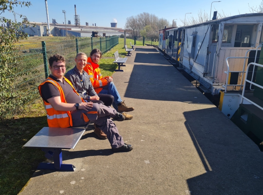 Scunthorpe station benches donation
