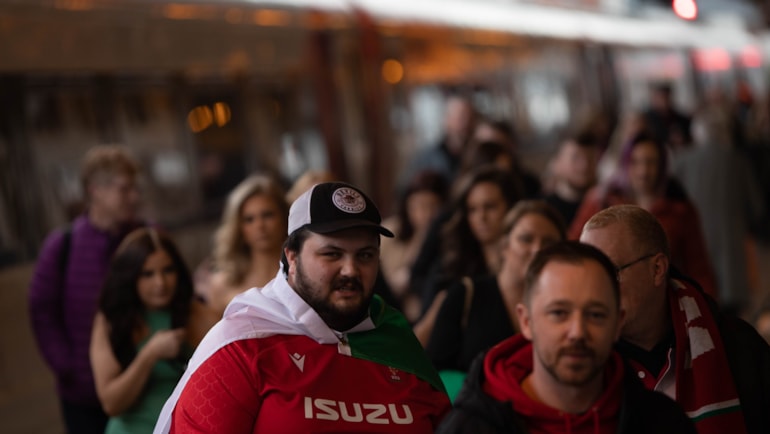 Cymru v Seland Newydd: Great Western Railway yn rhedeg trenau ychwanegol ar gyfer gêm Ryngwladol yr Hydref ddydd Sadwrn