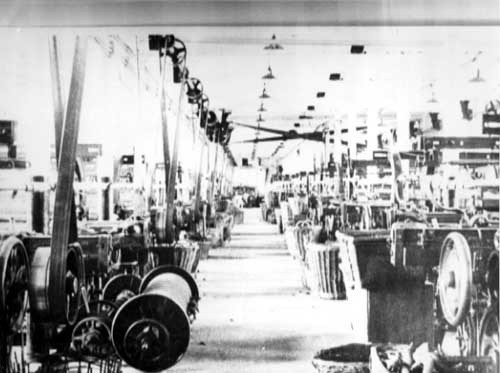 Leeds Industrial Museum accident book: c.1940s View of the first floor at Armley Mills showing the looms. At this time the mill was owned by Bentley and Tempest, woollen manufacturers.