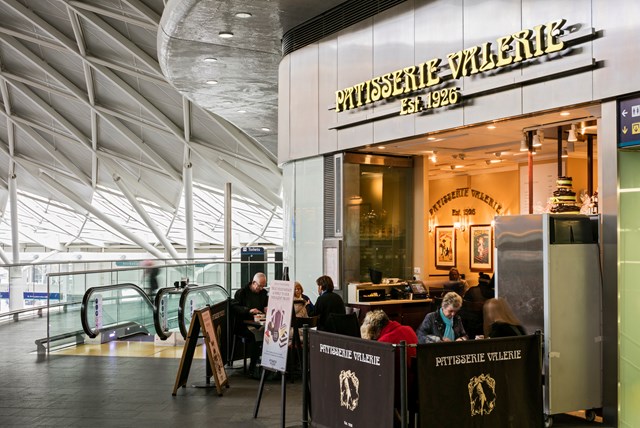 King's Cross railway station - Patisserie Valerie