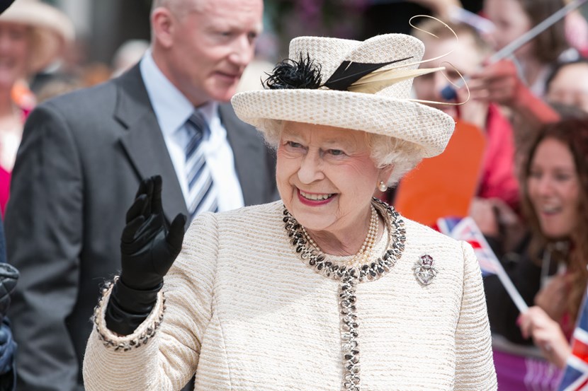 Civic beacon lighting ceremony to mark start of incredible range of Platinum Jubilee celebrations in Leeds: Queen walkabout wave-2