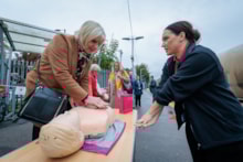 Commuter learning how to save a life: Commuter learning how to save a life