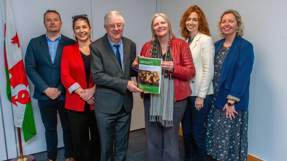 Aelodau Comisiwn ac Ysg Cabinet 1