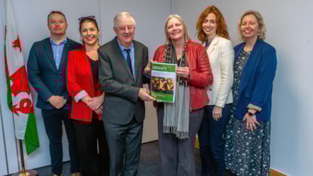 Aelodau Comisiwn ac Ysg Cabinet 1