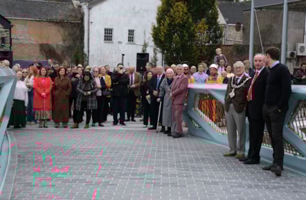 Mae pont newydd yn agor 8