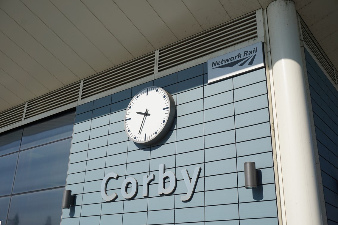 Work due to start to extend platform at Northamptonshire station: Corby clock at station