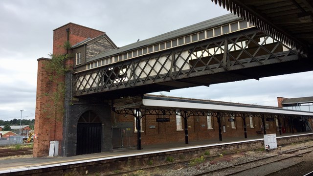 Listed luggage bridge to be restored at Worcester Shrub Hill station: Worcester Shrub Hill former luggage bridge