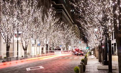 A Siemens Christmas Carol: White lights street scene 2M