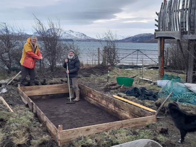 Duncan Donald and Nic Butler of Wester Ross Fisheries Trust making a seagrass pond in January 2025