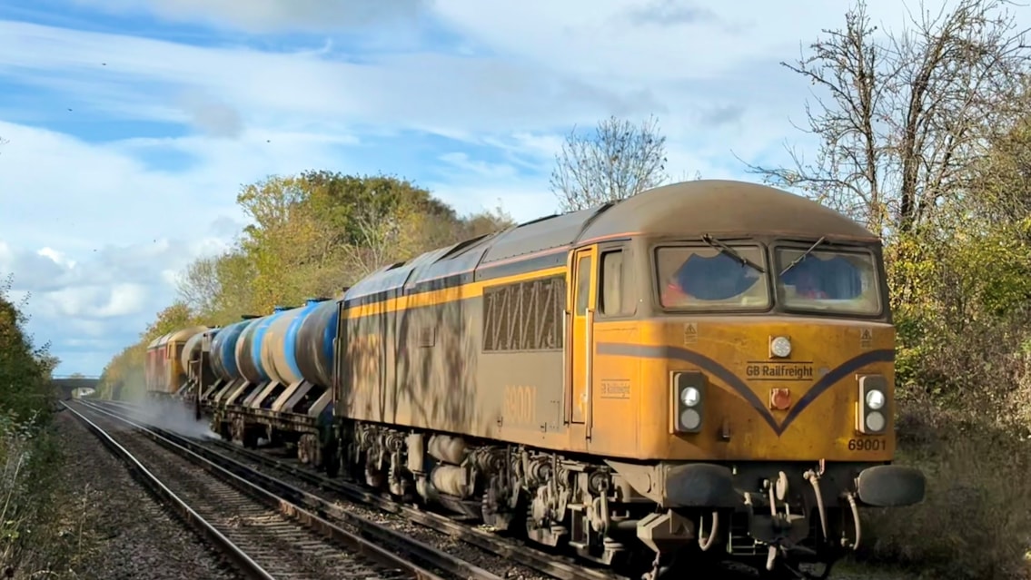 Leaf-busting trains to clear more than 90,000 miles of railway this autumn – enough to circle the world three-and-a-half times: Leaf buster trains