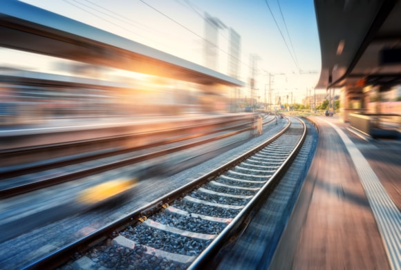 On track and online: Landmark deal to end mobile dead zones: AdobeStock 257257017