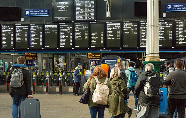 £13.3m upgrade for customer information in Scotland’s busiest stations: Waverley CIS-1