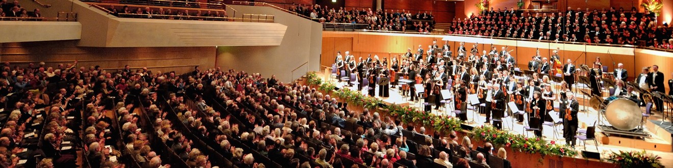 Siemens and Hallé Orchestra select shortlist in international conductors competition: halle family 1700x425-1