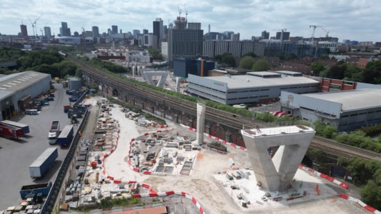 HS2’s “Bellingham Bridge” takes shape in Birmingham: Curzon 2 viaduct piers either side of the existing railway
