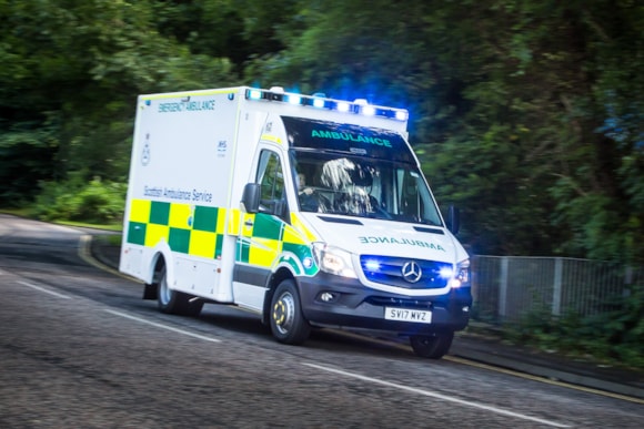 Over 300 assaults on ambulance staff: sprinter 519 cdi - scottish ambulance (15)