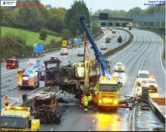 Traffic Bulletin: Major closures on the M25 affecting the northbound Dartford crossing and the clockwise M25 near the Surrey/Kent border set to remain in place today: m25-5-6-hgv-fire