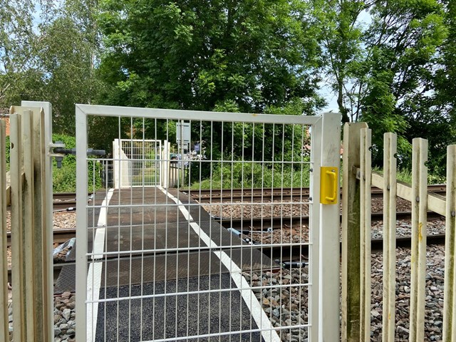 Network Rail reopens Nottinghamshire footpath crossing after improvement work: Wicket gates installed at Chestnut Grove level crossing
