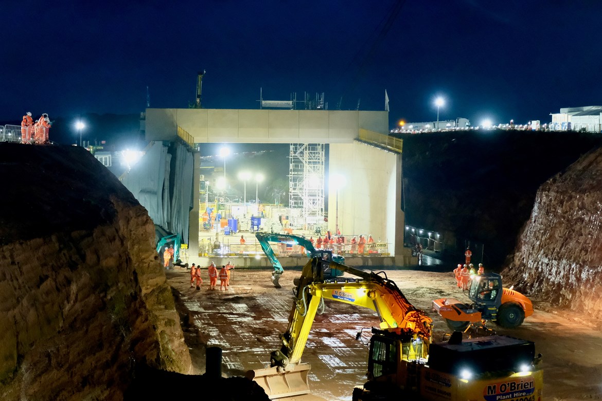 HS2 delivers third huge bridge move in the West Midlands this month - 27 hours ahead of schedule: HS2's 5,600 tonne bridge moving into place - to carry high speed trains under Coventry to Leamington Spa railway.jpg
