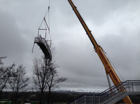 Removing old station footbridge 2
