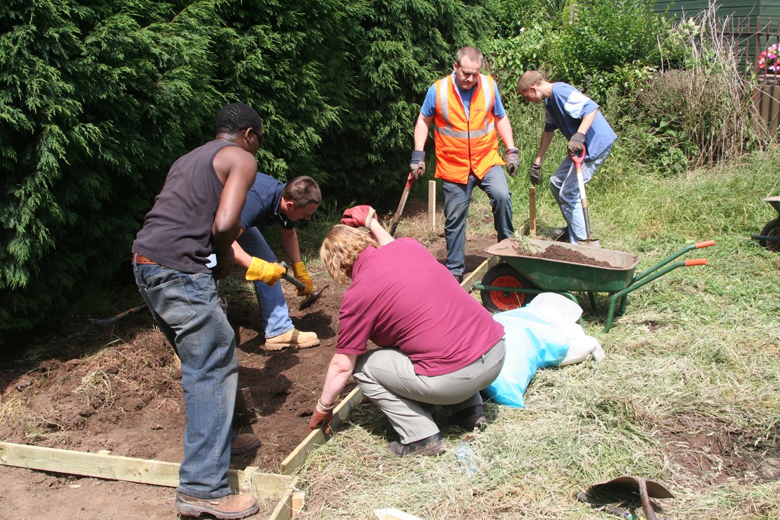 TV4- BTCV Moorgate: Network Rail volunteers building a new path at Moorgate School, Tamworth