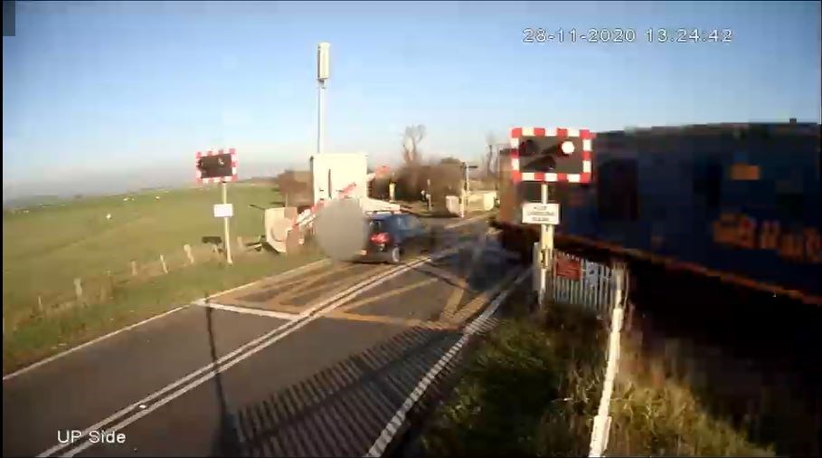 VIDEO: Warning to drivers after near miss at East Sussex level crossing: Star Crossing Near Miss VW