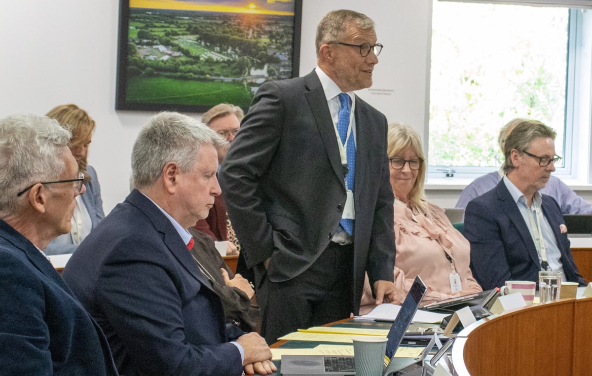 Cllr Mike Evemy at the CDC full Council meeting 