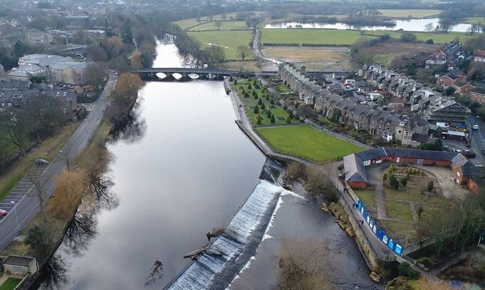 Senior Leeds councillors set to back Otley flood prevention plans: otleydronepicture-138687.jpg