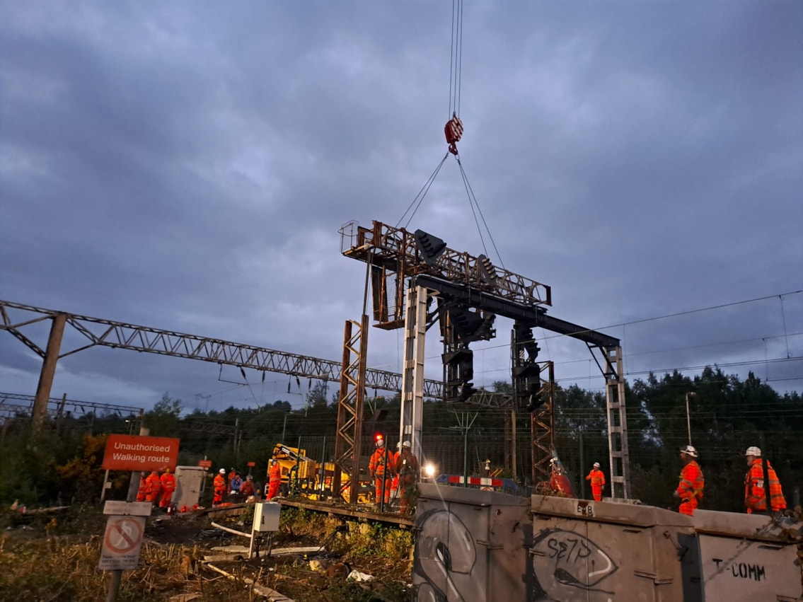 Edge Hill signalling gantry craned into place