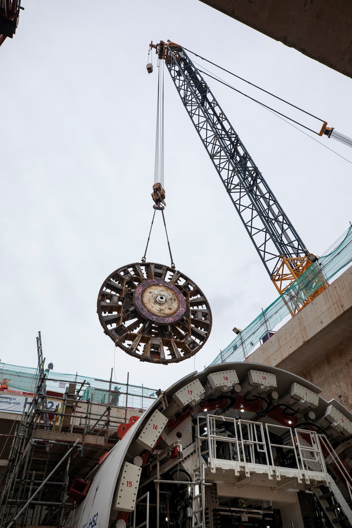 The cutterhead being lowered into the Bromford Tunnel launch pit