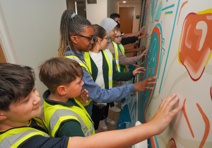 Mural 3: Pupils from Seacroft’s Beechwood Primary School at Doris Storey House.