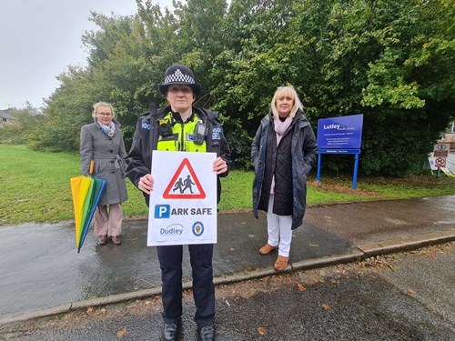 Karen Shakespeare with PCSO promoting park safe