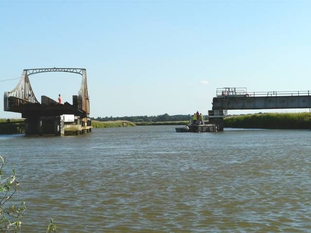 Somerleyton swing bridge (1): The swing bridge at Somerleyton swings open to allow river craft through