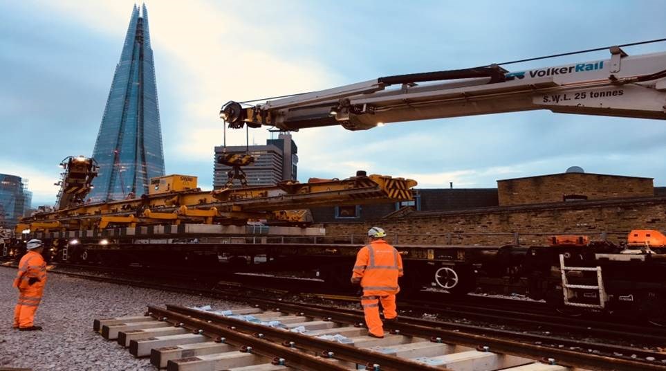London Bridge panel laying: The Kirow lays in panels on the tracks to the west of London Bridge, which will be used by Thameslink trains from May 2018.