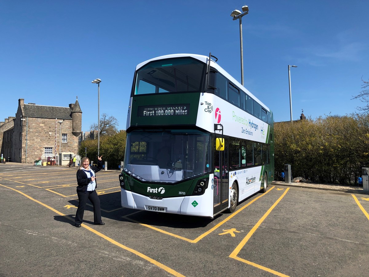 Bus Driver Michelle celebrates 100k miles operated on new Hydrogen fleet for First Aberdeen team