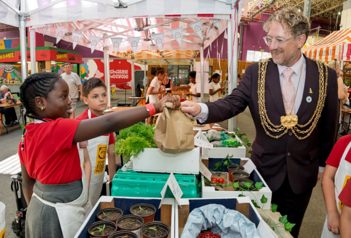 Young Marketeers 1: The Lord Mayor of Leeds, Councillor Stephen Holroyd, at the Young Marketeers event at Leeds Kirkgate Market.