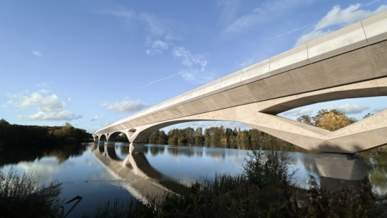 03 HS2 Colne Valley Viaduct Korda Lake View 3 (C) Grimshaw