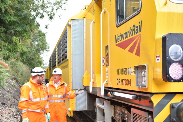 Network Rail chief executive Mark Carne (r) and train manager James West-Beard (l) on a recent visit to the MMT
