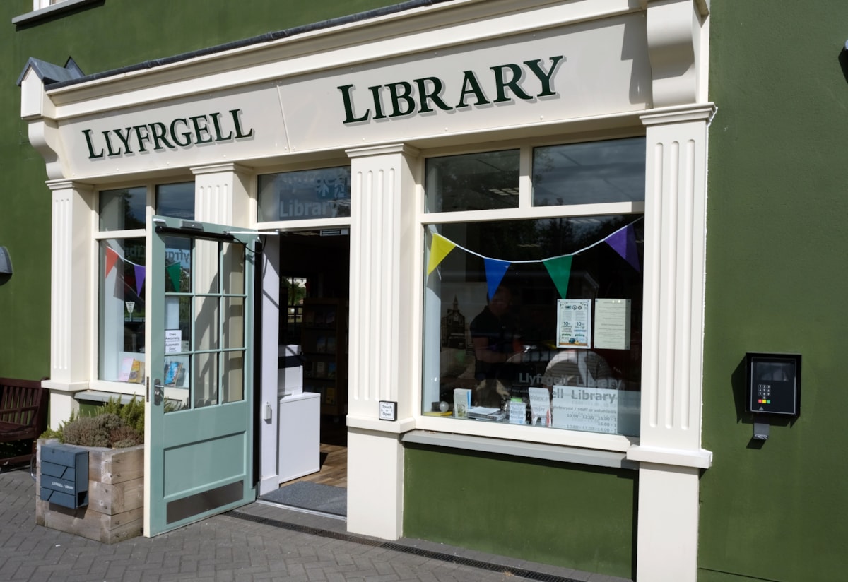 Narberth Library Llyfrgell Arberth