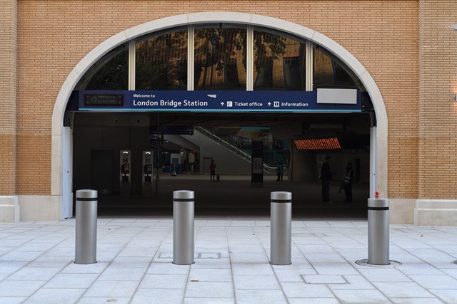 St Thomas Street entrance to London Bridge