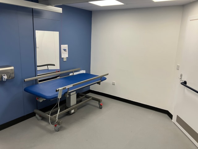 Liverpool Lime Street Changin Places toilet 1: Liverpool Lime Street Changin Places toilet 1