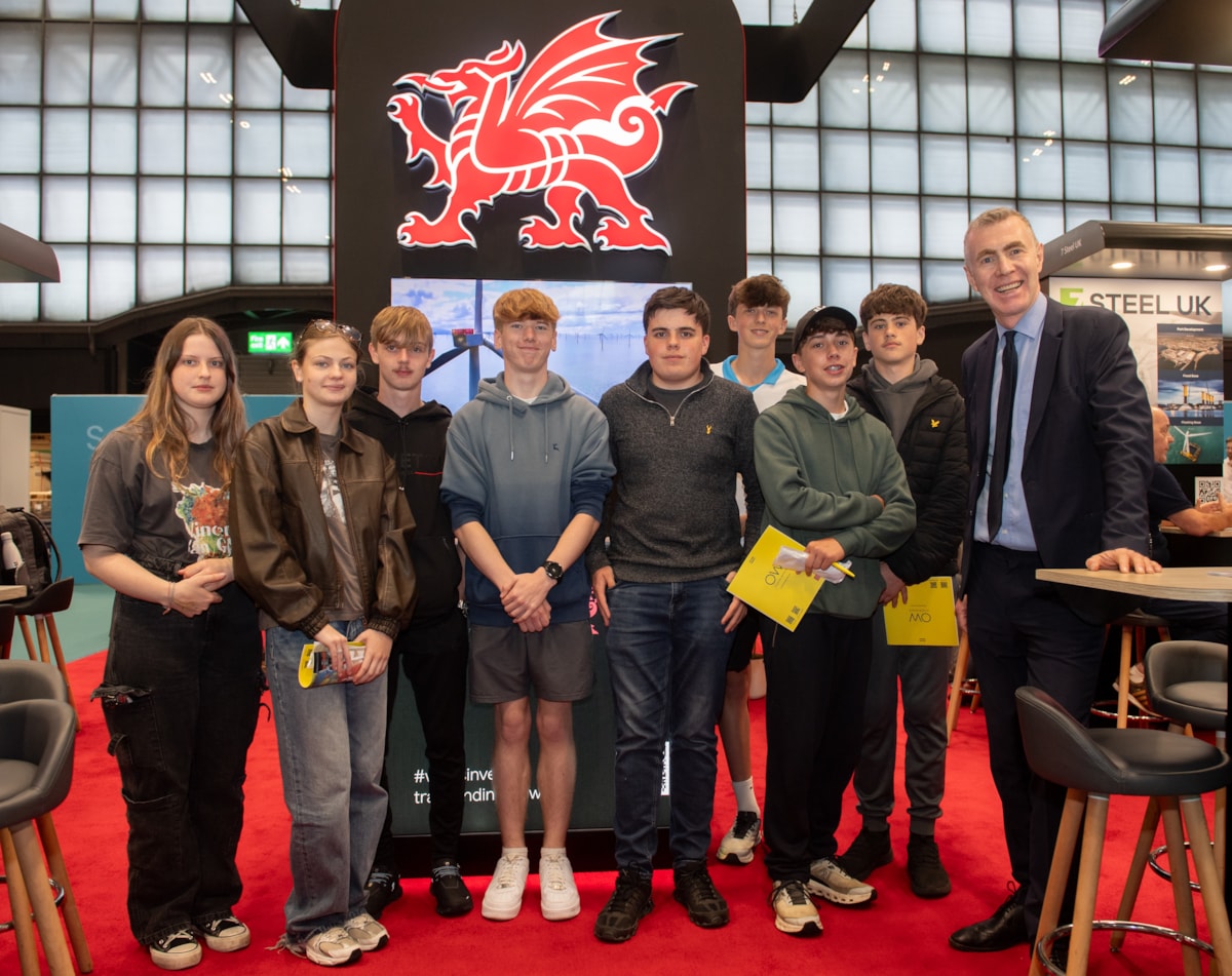 Adam Price, Cabinet Minister for Enterprise, Connectivity and Energy, with pupils from Ysgol Maes Garmon
