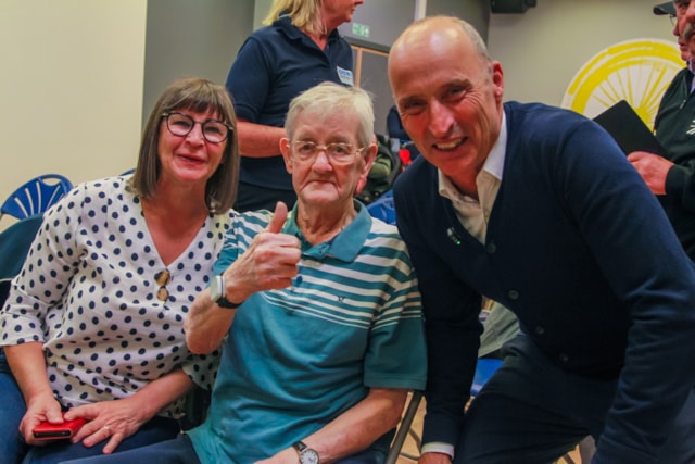 Nasser Hussain joins Leeds seniors to spark sporting memories