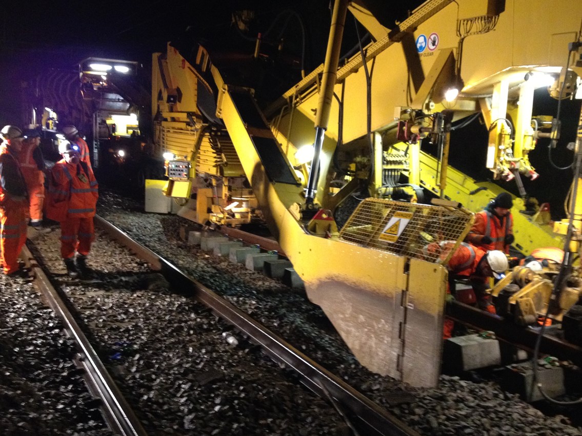 Track renewal record broken: The Track Renewal system in use overnight on the West Coast main line at Hillmorton, near Rugby