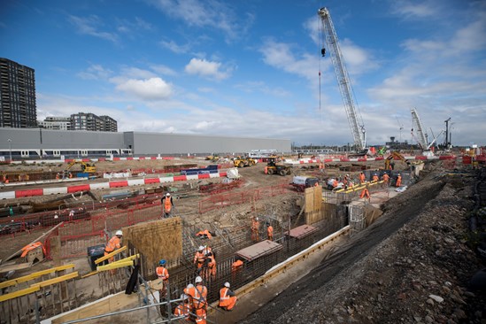 Capping beam construction in the central box at Old Oak Common