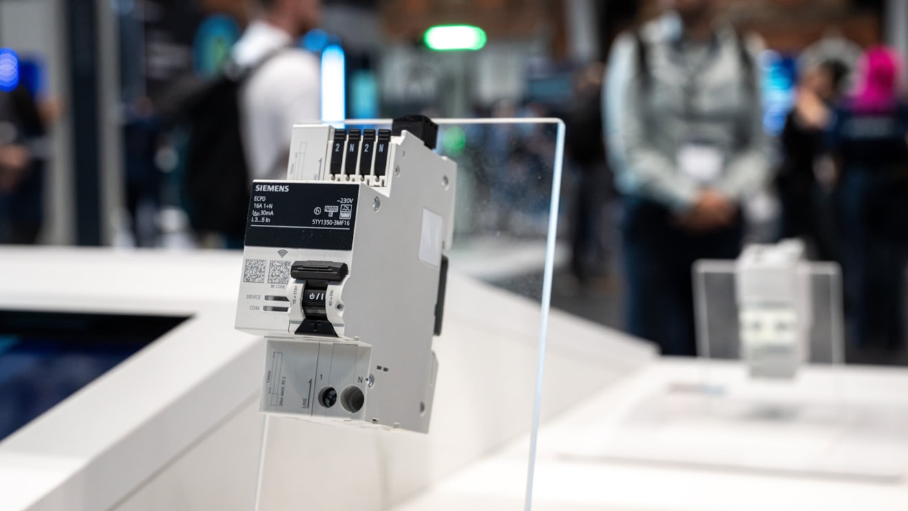 Siemens launches ultra-fast circuit protection technology in the UK: SM2 2181