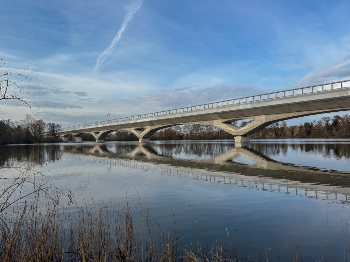 View of Colne Valley viaduct as it crosses Korda Lake (March 2025) 00001