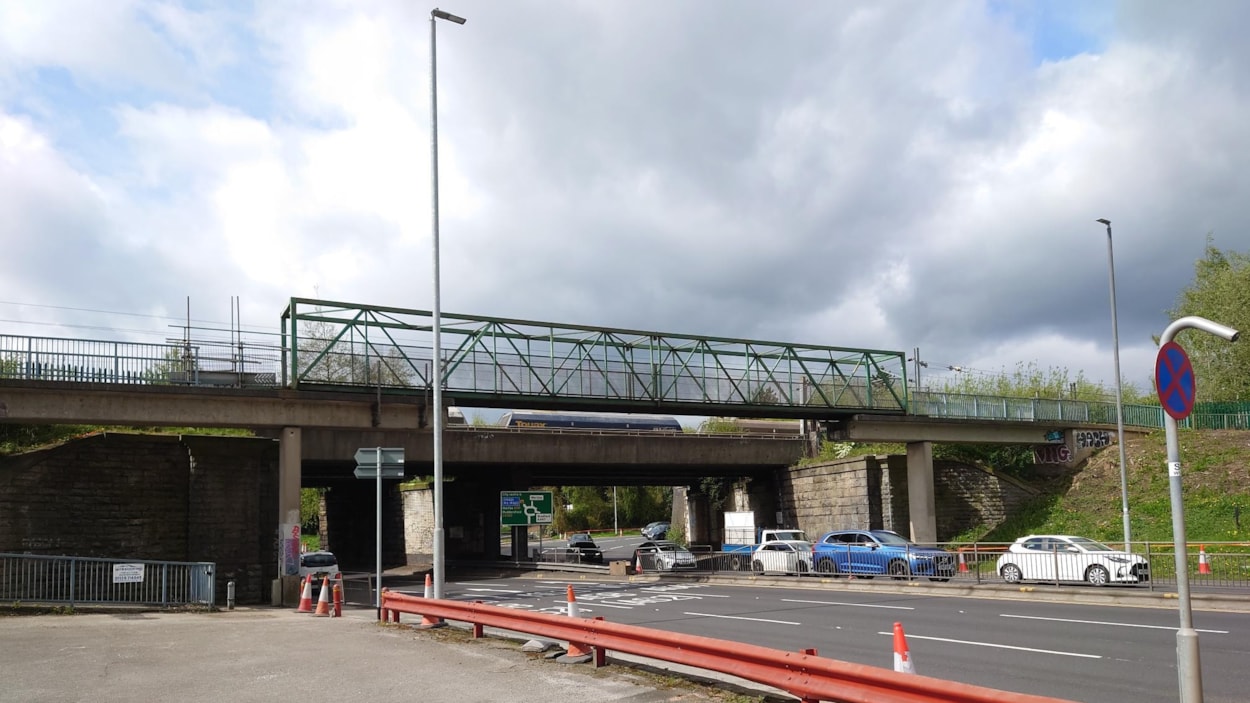 Wellington Road (A58) footbridge cropped