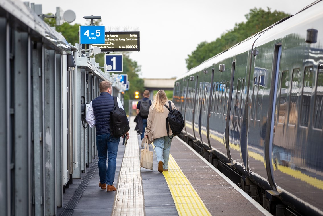 Southeastern train at Thanet Parkway-2