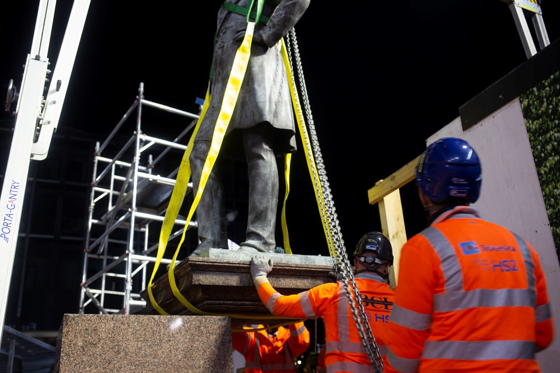Workers carefully removing the 1871 Robert Stephenson statue at Euston