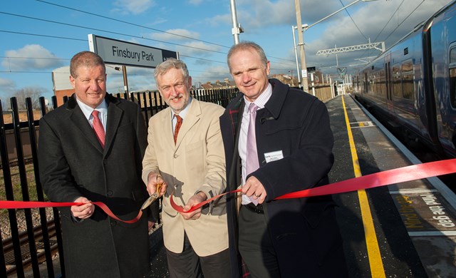 Longer trains on longer platforms at Finsbury Park: Longer platforms opened at Finsbury Park